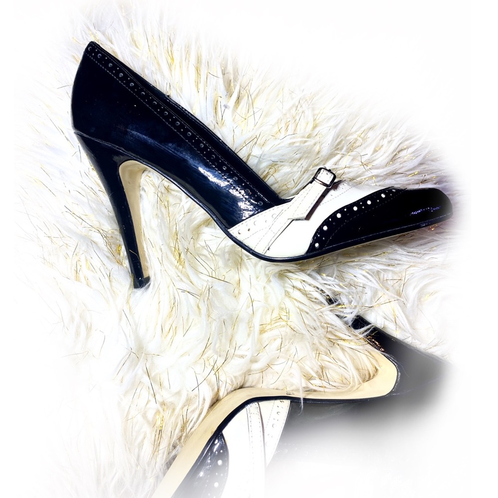 White House /Black Market pumps